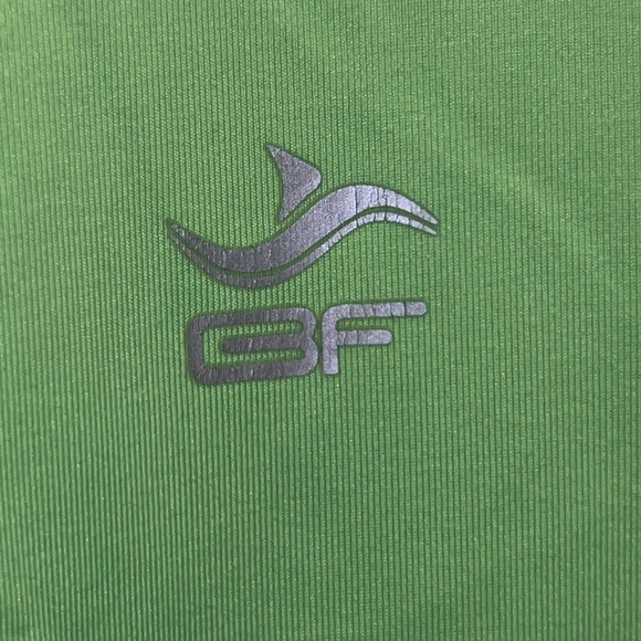 Athletic wear set open back shirt/Elastic capris pant barley worn. Sold as set - Picture 5 of 10